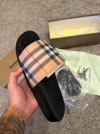 Sandália Burberry