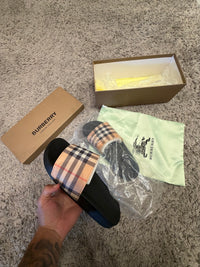 Sandália Burberry