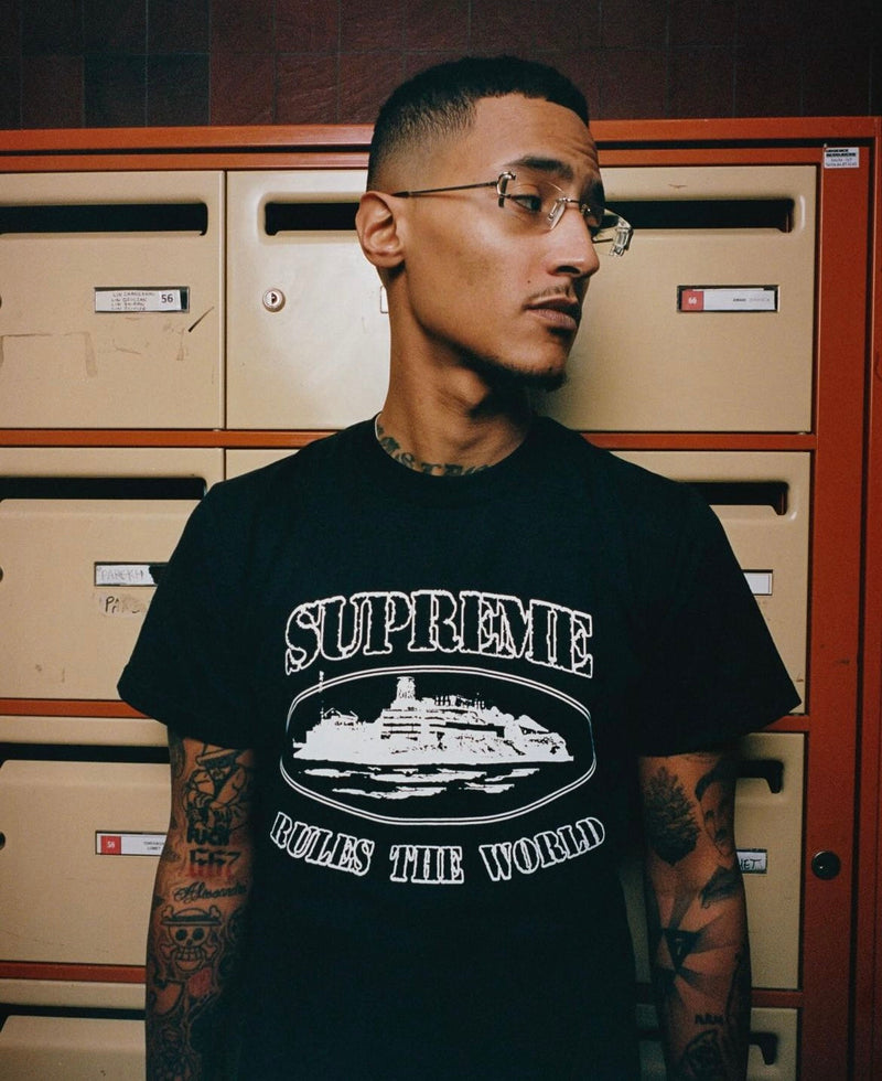 Corteiz x Supreme Camiseta Rules The World Black