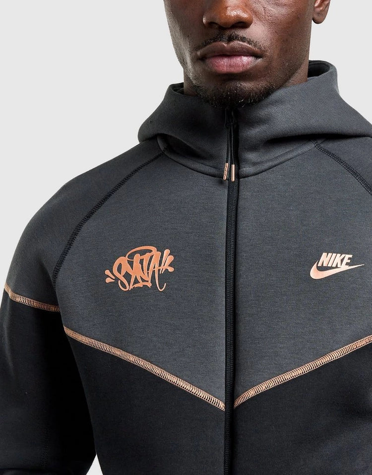 Conjunto Tech Fleece Nike  X Syna World